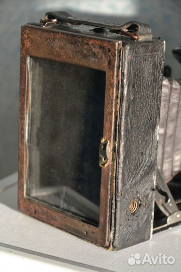 Старинный фотоаппарат Voigtländer Еmbezet