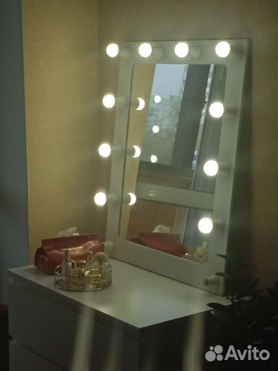 Зеркало с лампочками