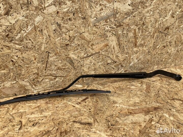 Поводок стеклоочистителя Maserati Quattroporte 5