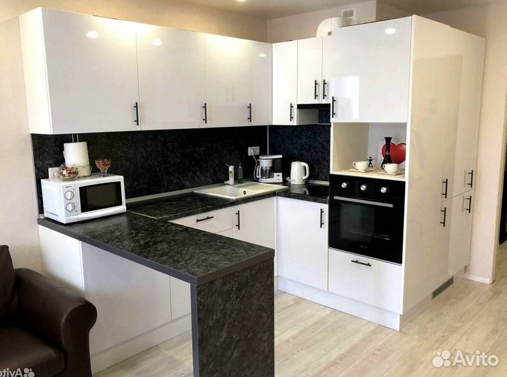 Кухонный гарнитур угловой в потолок на заказ