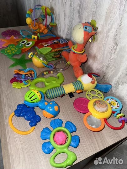 Погремушки и игрушки