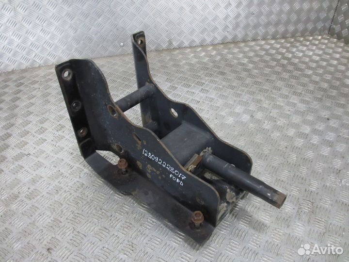 Кронштейн запасного колеса ford DC461A376AB