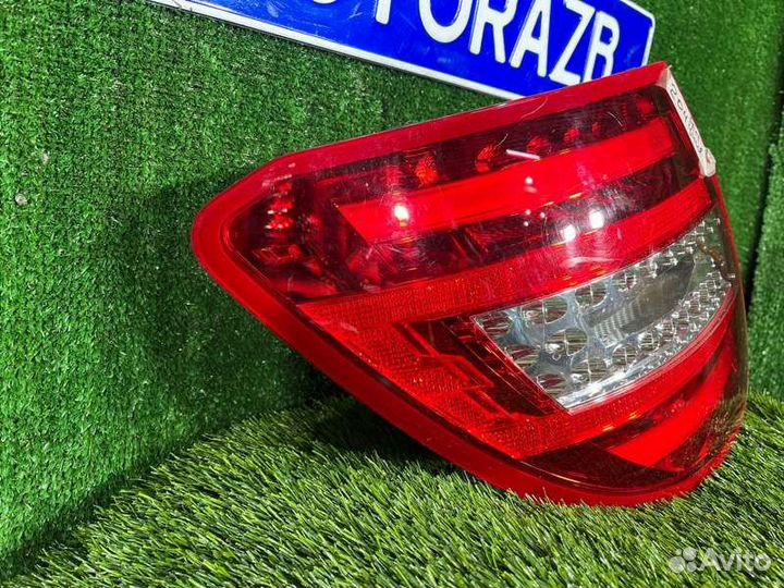 Задний фонарь задний левый Mercedes-Benz C-Class