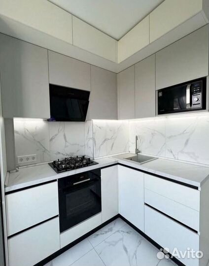 Кухонный гарнитур угловой