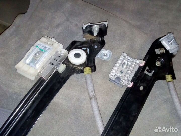 Стеклоподъёмник левый Форд Мустанг