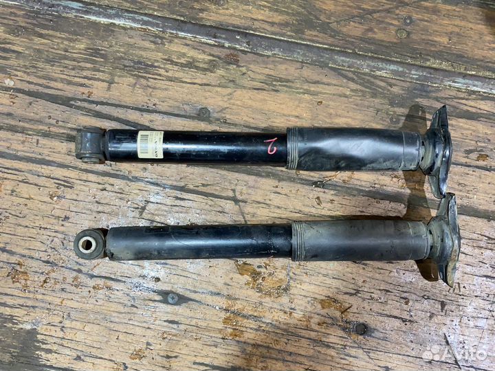 Задний амортизатор на Volvo s80 (06-14)