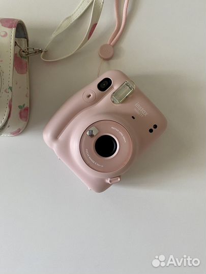 Компактный фотоаппарат Instax Mini 11