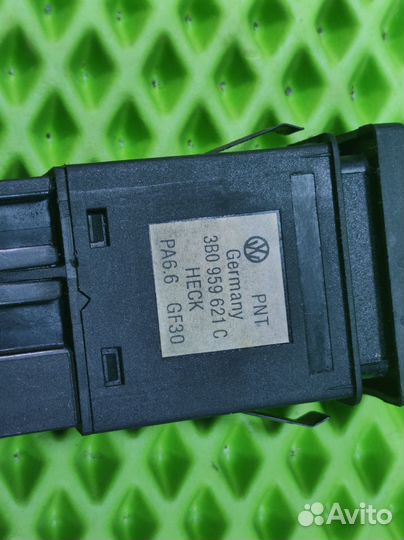 Кнопка обогрева заднего стекла VW Passat B5