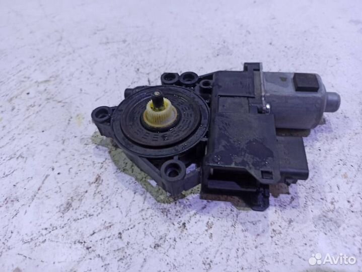 Моторчик переднего правого стеклоподъемника