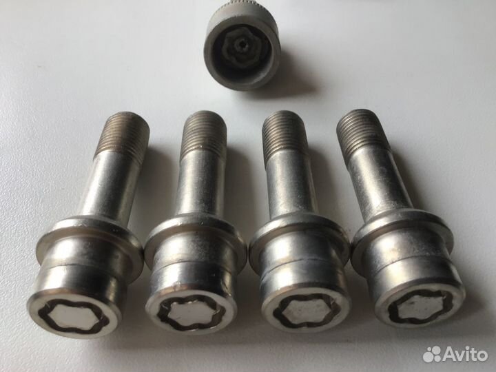 Секретки для Mercedes M14x1,5 - Длина 32 или 45 мм