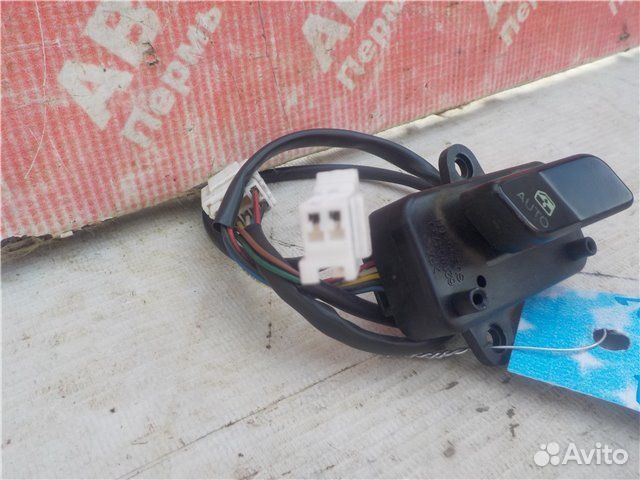 Кнопка электро стеклоподъемника задняя левая Kia