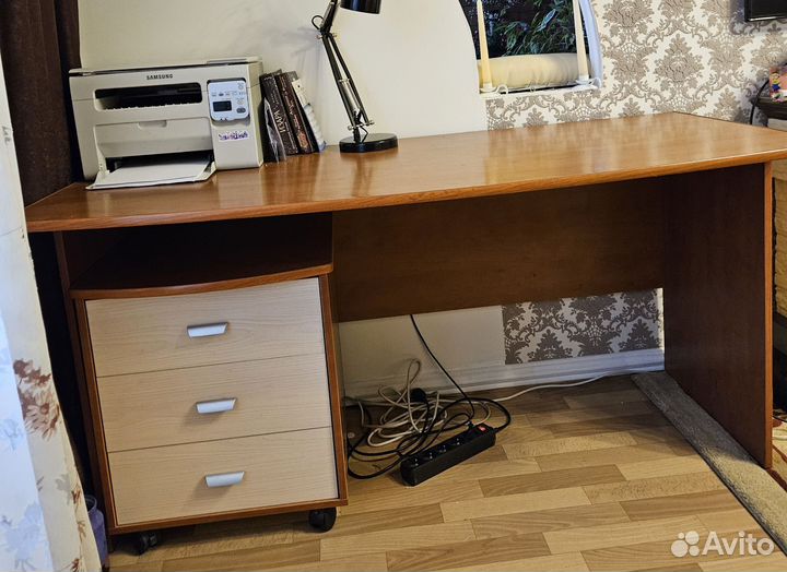 Письменный стол