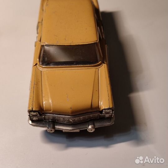 Коллекционная модель машинки 