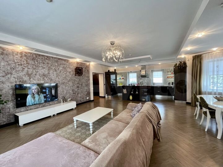 Коттедж 239,3 м² на участке 9,6 сот.