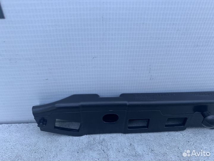 Кронштейн переднего бампера Mercedes A2228850121