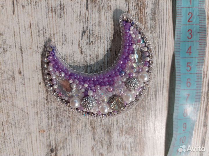 Брошь ручной работы из бисера