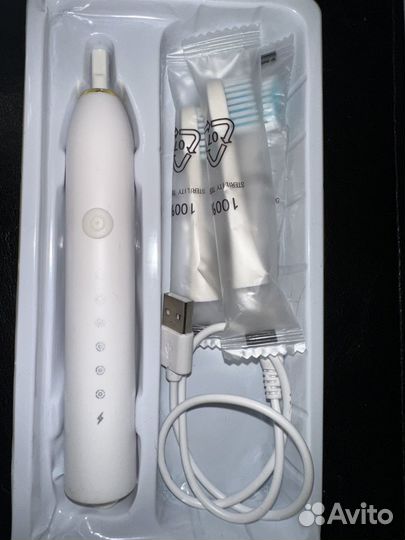 Электрическая зубная щетка