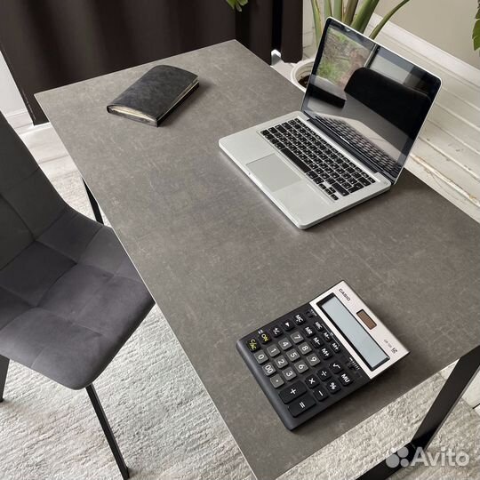 Письменный стол Лофт цемент темный. Керамогранит