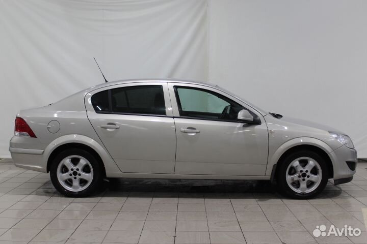 Opel Astra, 2010