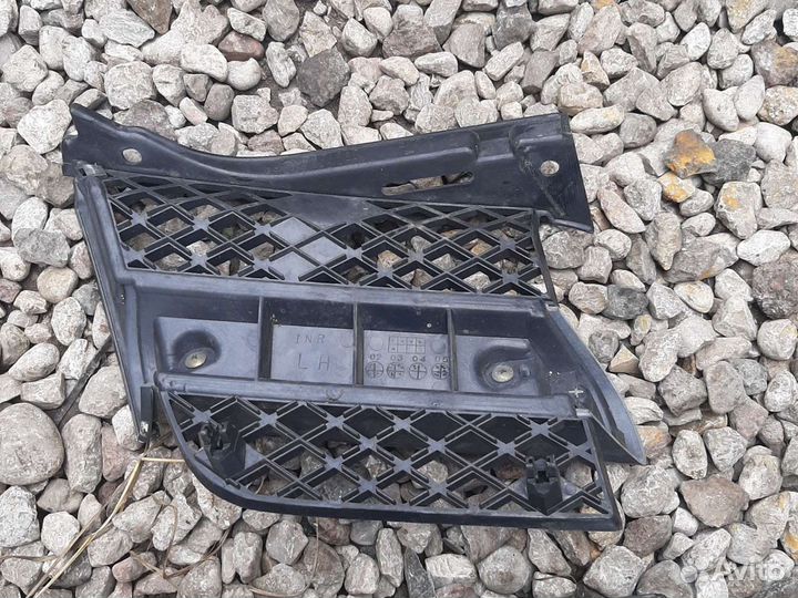 Решетка радиатора Мицубиси Аутлендер 1 левая