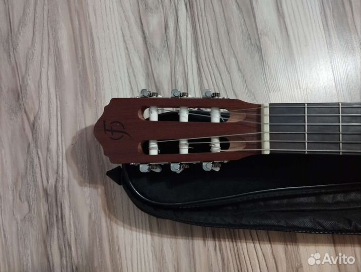 Классическая гитара Flight