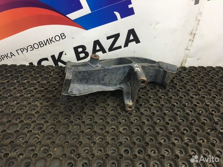 Кронштейн переднего бампера левый Scania 5-series