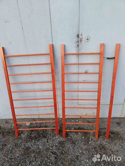 Детская кроватка с маятником