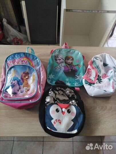 Рюкзаки и сумочка для детей