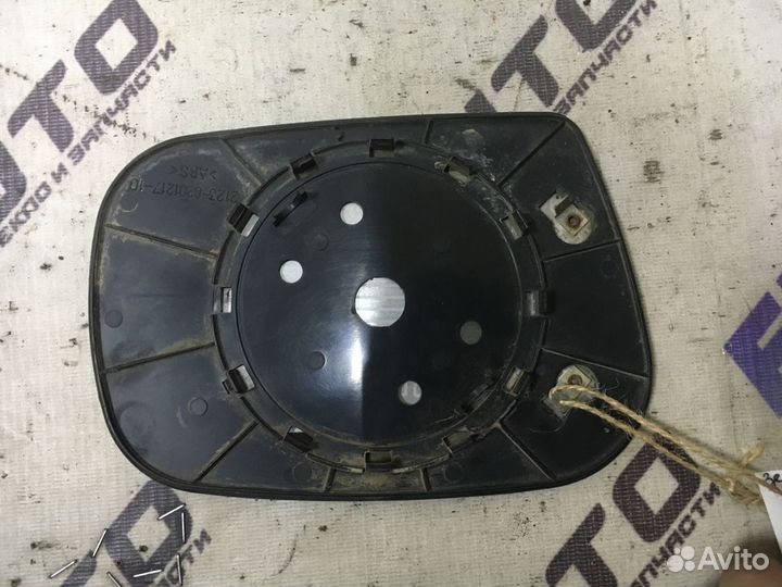 Зеркальный элемент левый Шевроле Нива