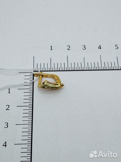 Золотые серьги с камнем