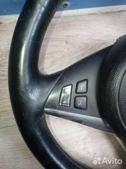 Руль на BMW 5 Е60 спорт под кнопку