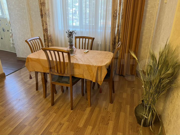 2-к. квартира, 54 м², 8/12 эт.