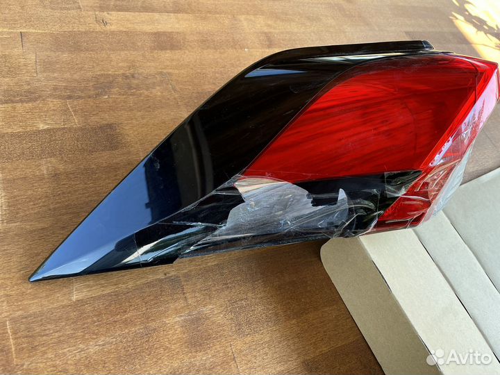 Фонарь задний левый toyota rav4