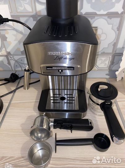 Кофеварка рожковая Redmond RCM-M1523