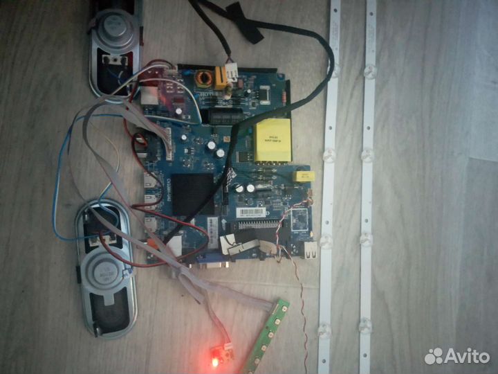 Плата от телевизора amcv 81cm smart,рабочая