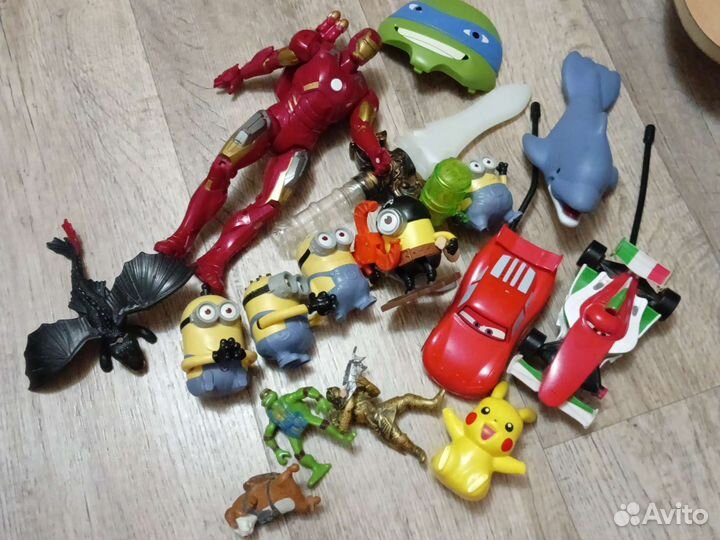 Коробка с игрушками