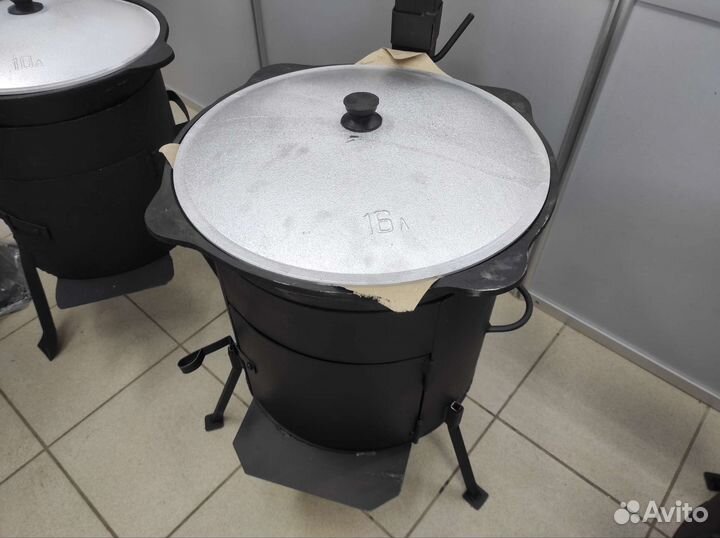 Казан чугунный с печью и трубой