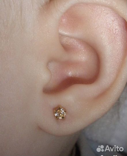 Прокол ушей пистолетом