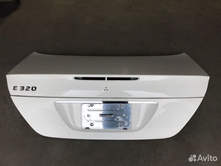 Крышка багажника задняя Mercedes-Benz E-Class W211