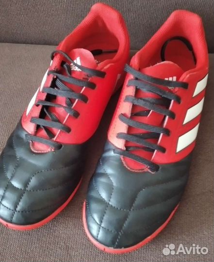 Футбольные бутсы adidas