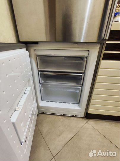 Холодильник б/у Siemens kg39fpy23r