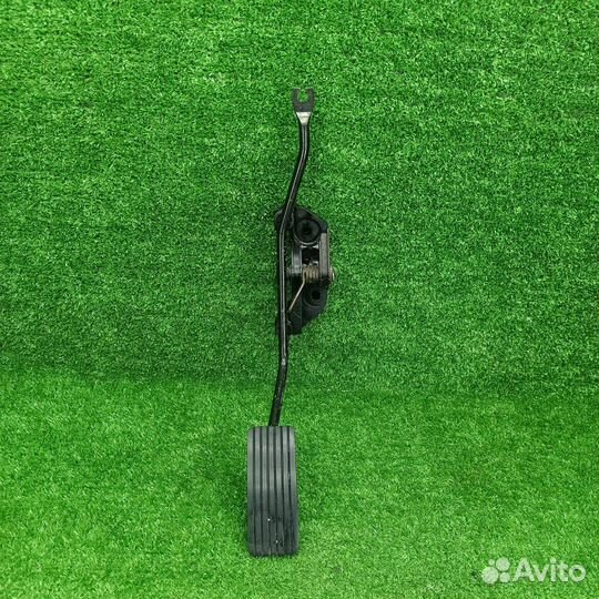 Педаль газа Hyundai Getz 2005 327001C000