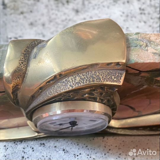 Часы из бронзы с натуральной яшмой