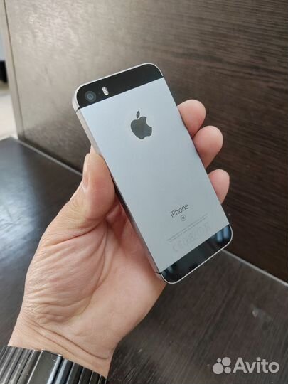 iPhone SE, 32 ГБ