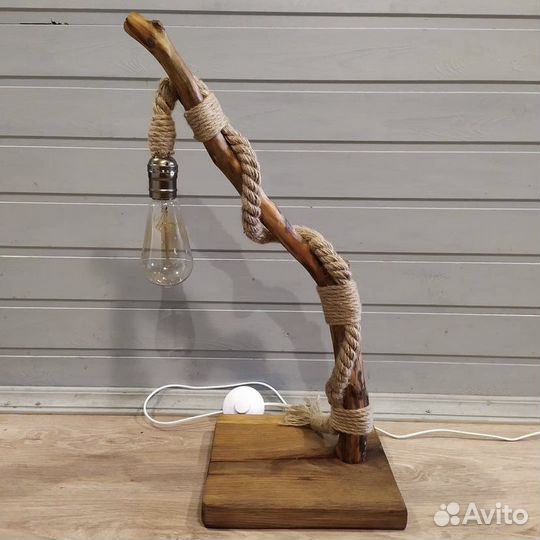 Лампа настольная