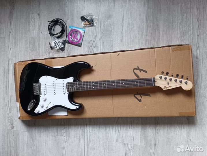 Электрогитара Fender Squier Stratocaster Черная