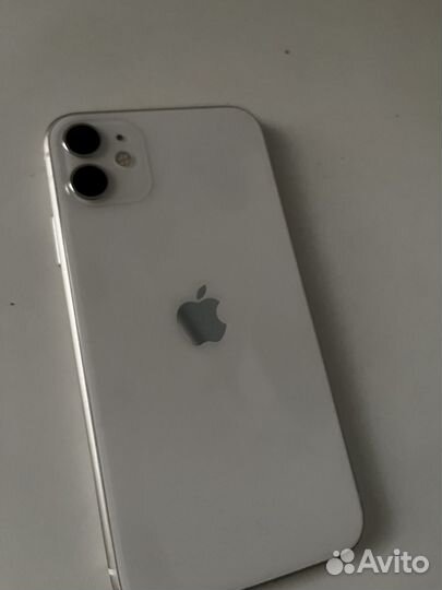 Телефон iPhone 11