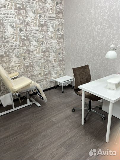 Аренда рабочего места мастера маникюра, парикмахер