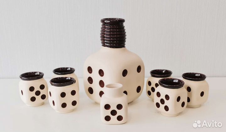 Графин и рюмки 