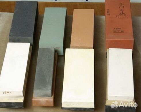 Точу ножи на водяных японских камнях